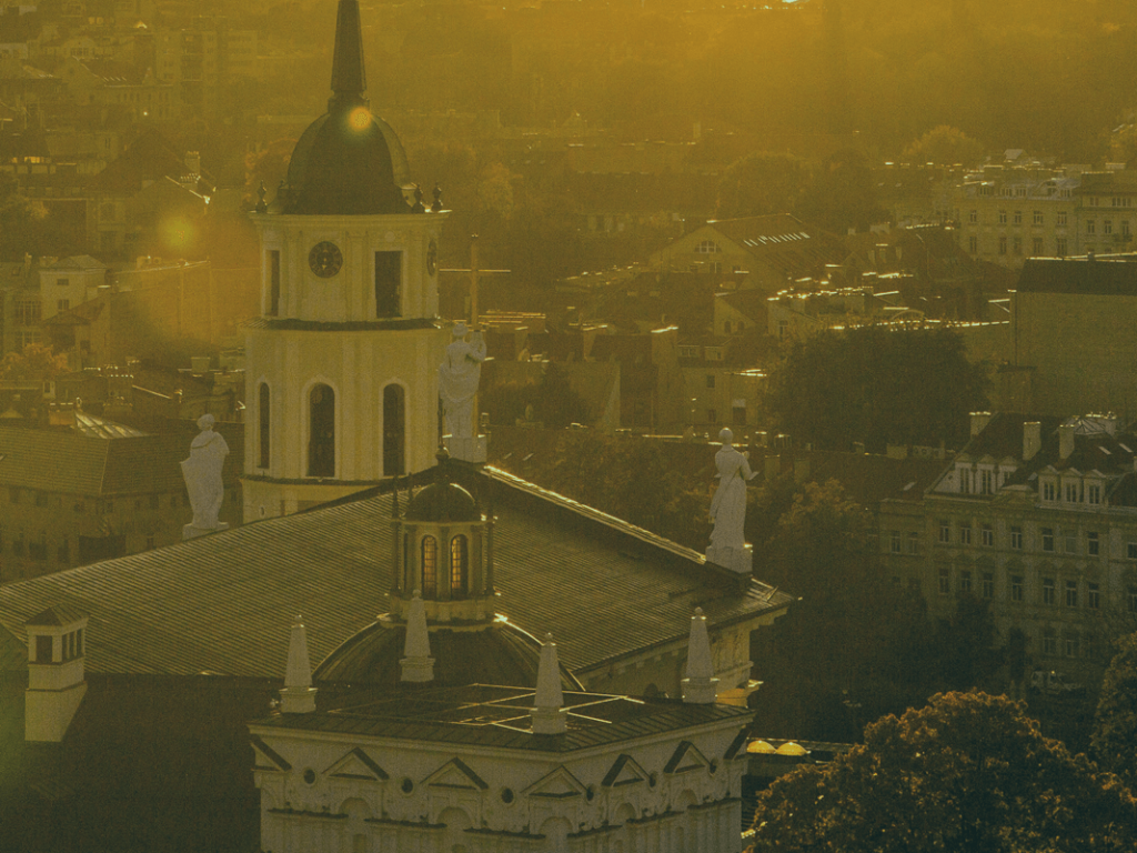 Triniti konsultavo Lietuvos Junior Achievement (LJA) įsteigiant vieną pirmųjų neliečiamojo kapitalo fondų, investuojantį į jaunų Lietuvos žmonių kuriamus startuolius